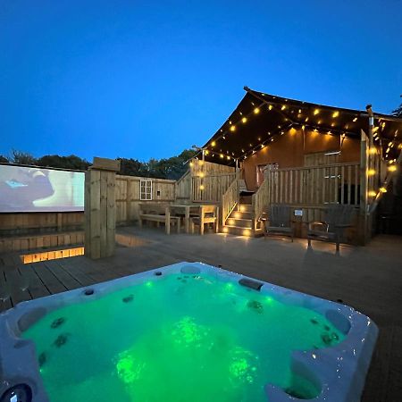 Aladdin Safari Tent Тенби Экстерьер фото