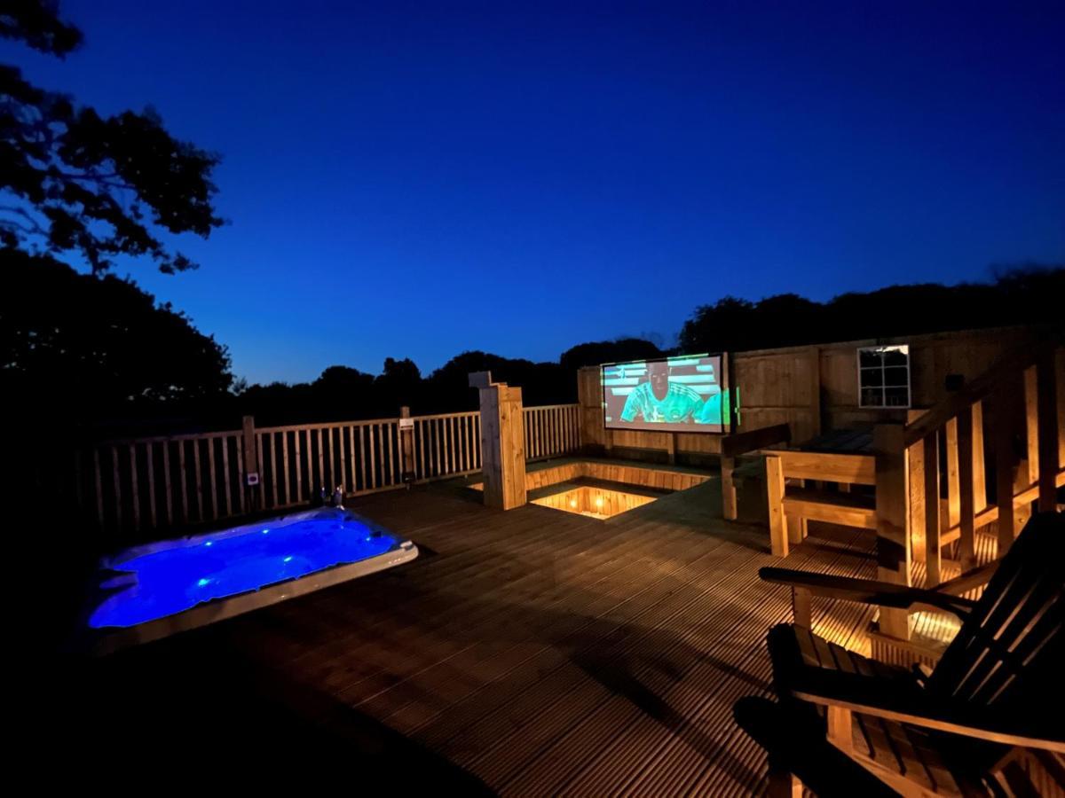 Aladdin Safari Tent Тенби Экстерьер фото