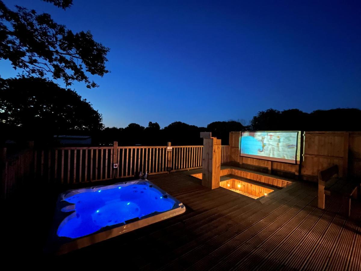 Aladdin Safari Tent Тенби Экстерьер фото