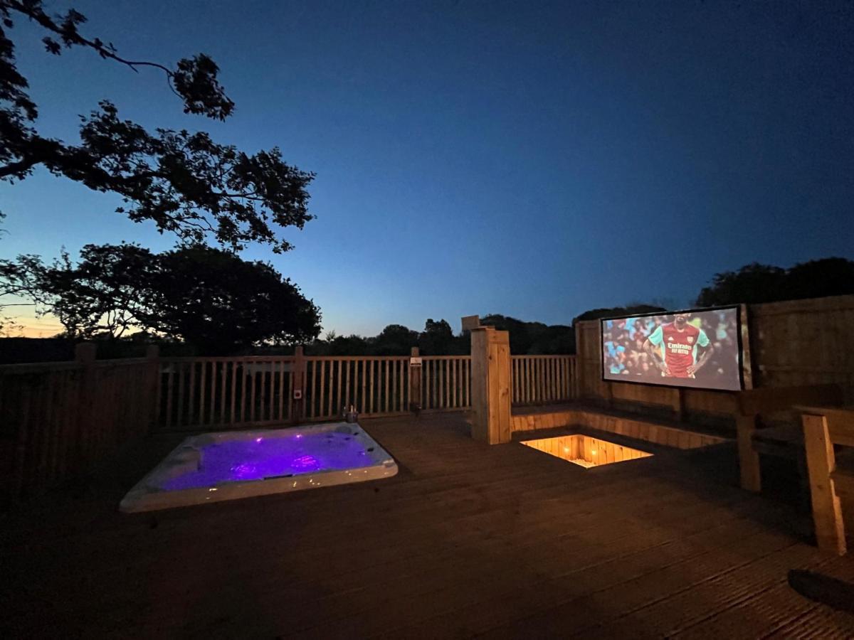 Aladdin Safari Tent Тенби Экстерьер фото