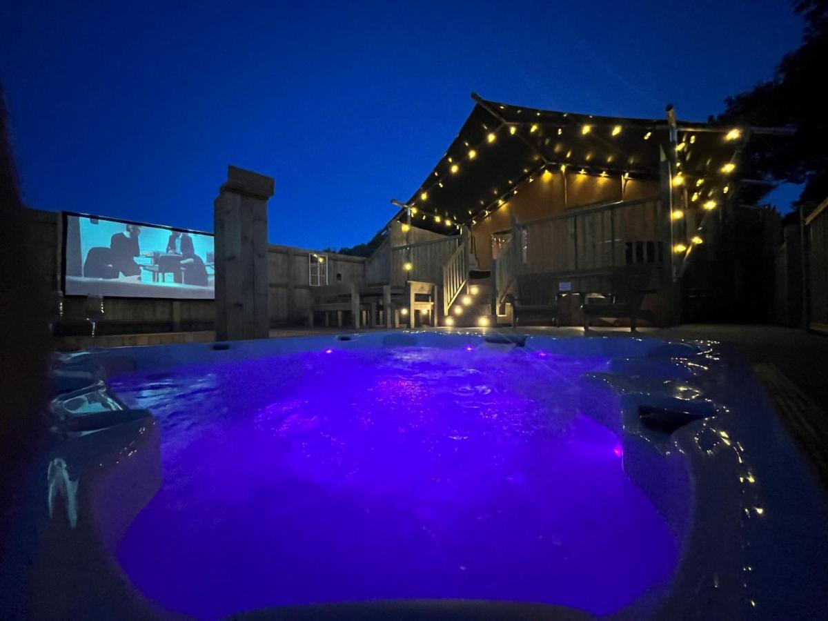 Aladdin Safari Tent Тенби Экстерьер фото