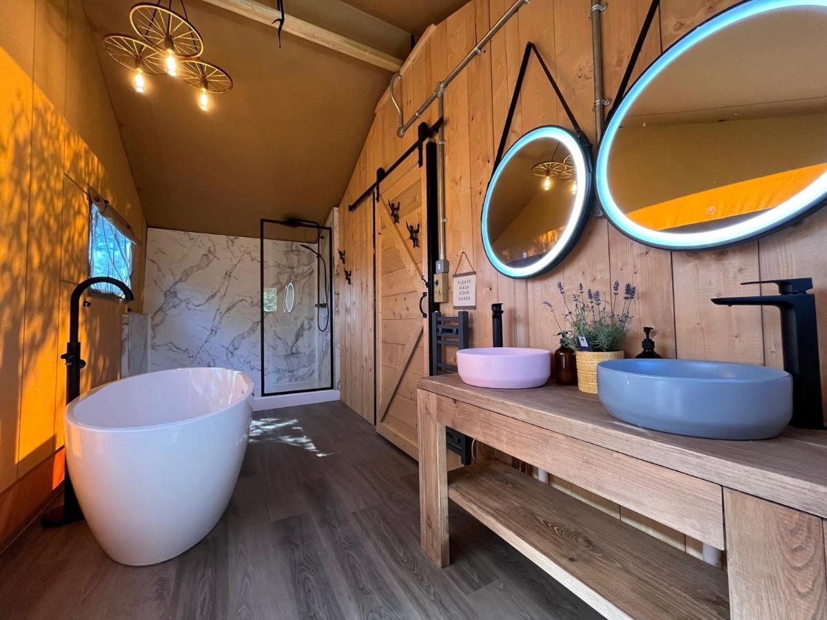 Aladdin Safari Tent Тенби Экстерьер фото