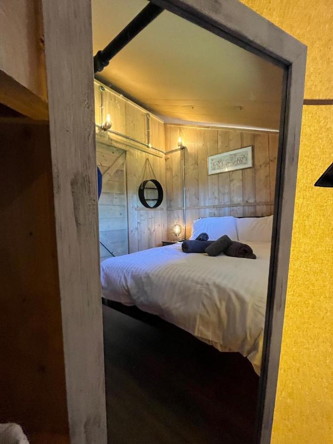 Aladdin Safari Tent Тенби Экстерьер фото